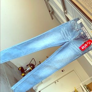 ✨NWT Stretchy Straight Leg Jeans size 5/6✨